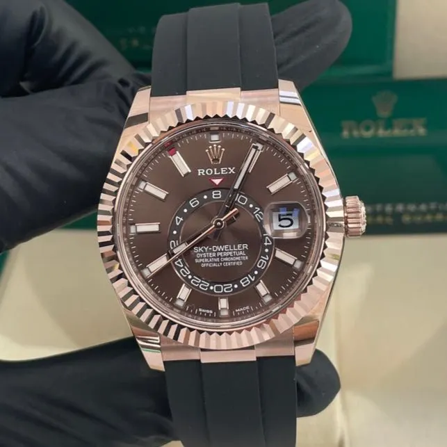 Rolex Sky-Dweller 42mm Pink Never worn - Model View