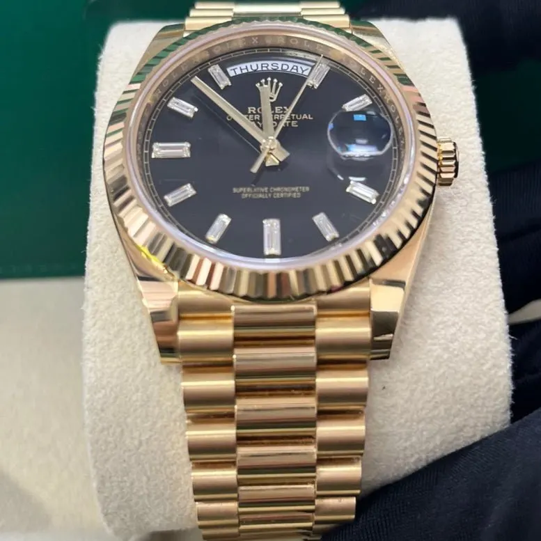 Rolex Day-Date 40 Silver Never worn - Model View