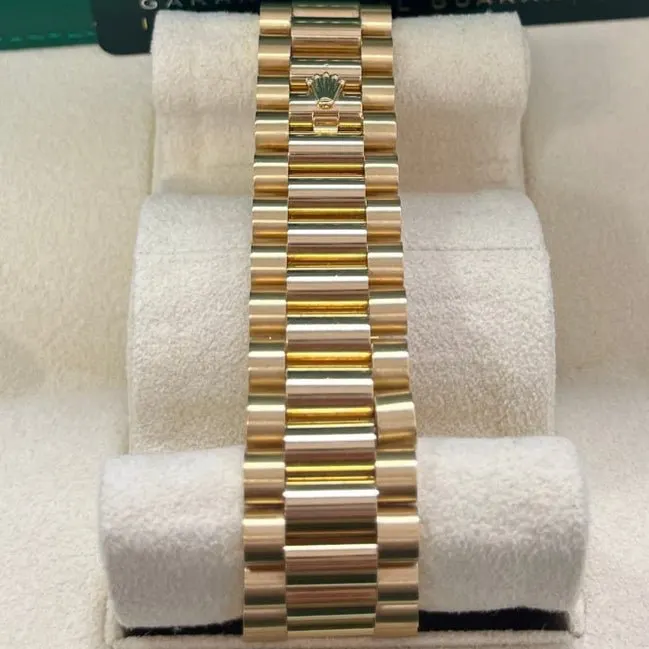 Rolex Day-Date 40 Silver Never worn - Box View