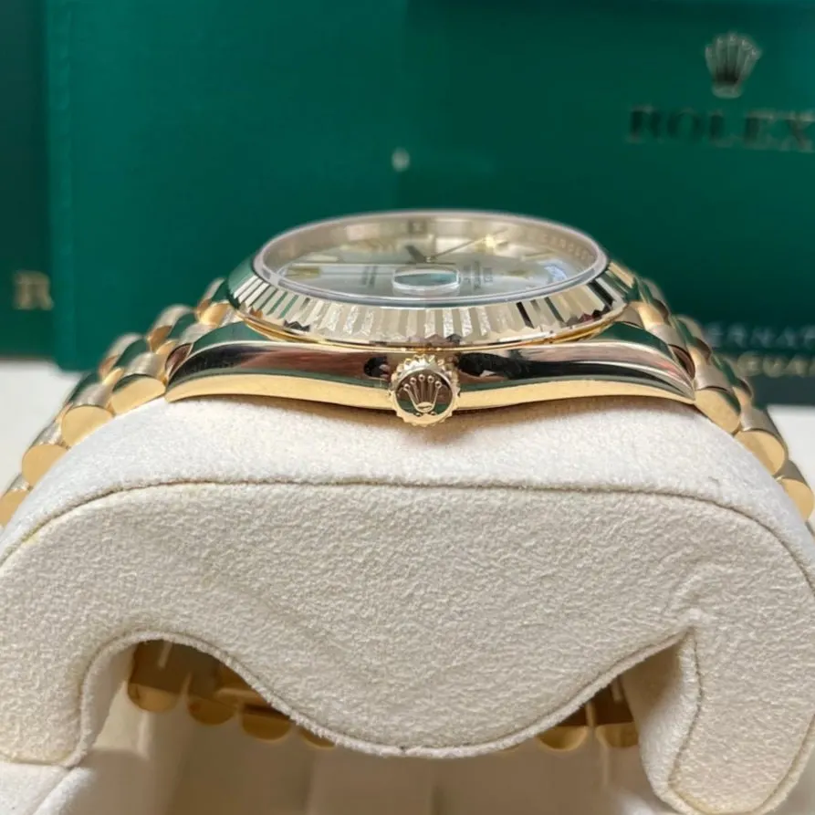 Rolex Day-Date 40 Silver Never worn - Inside View