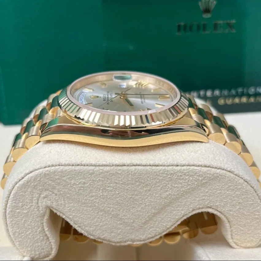 Rolex Day-Date 40 Silver Never worn - Model View