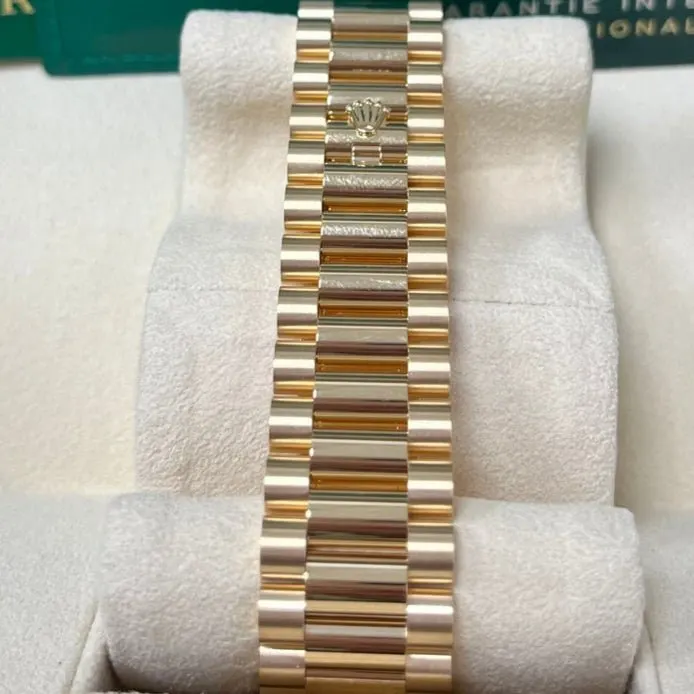 Rolex Day-Date 40 Silver Never worn - Box View