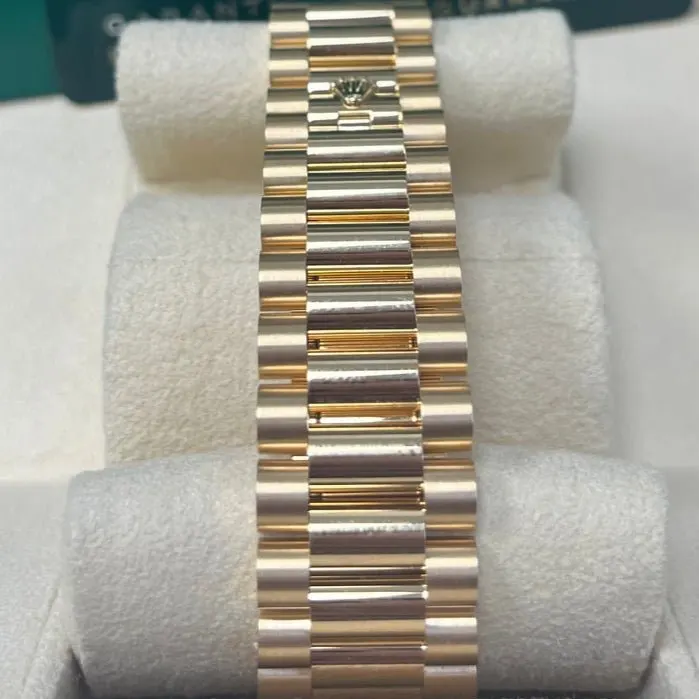 Rolex Day-Date 40 White Never worn - Box View
