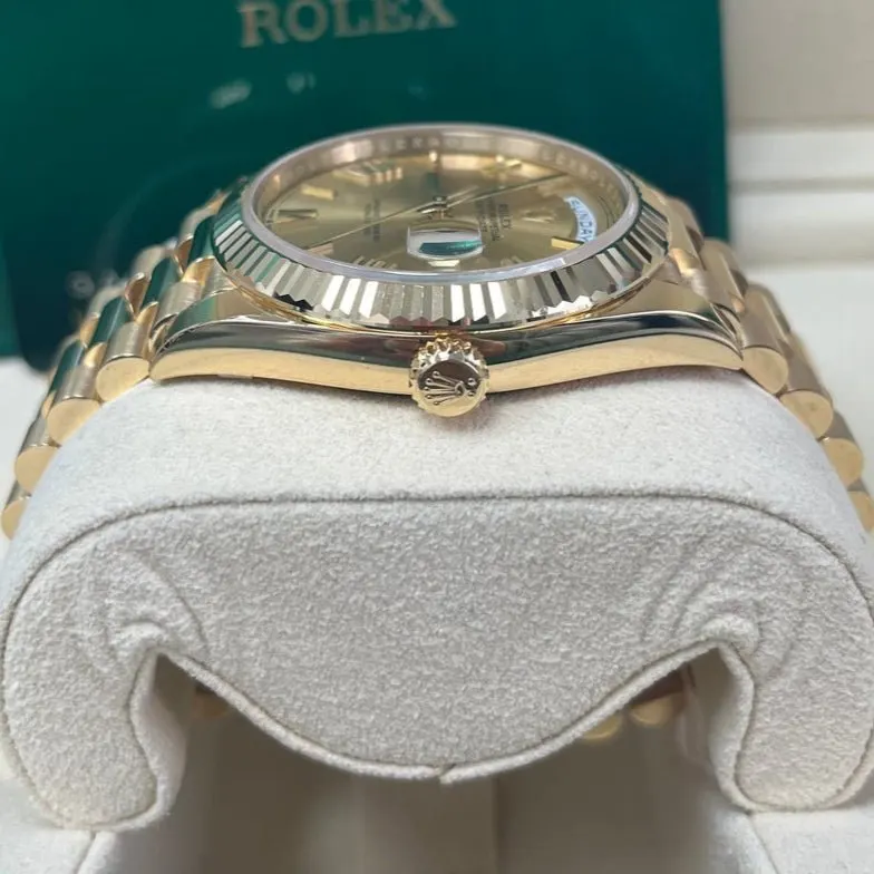 Rolex Day-Date 40 Gold Never worn - Model View