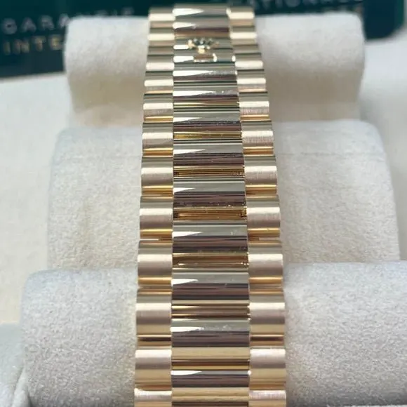Rolex Day-Date 40 Gold Never worn - Box View