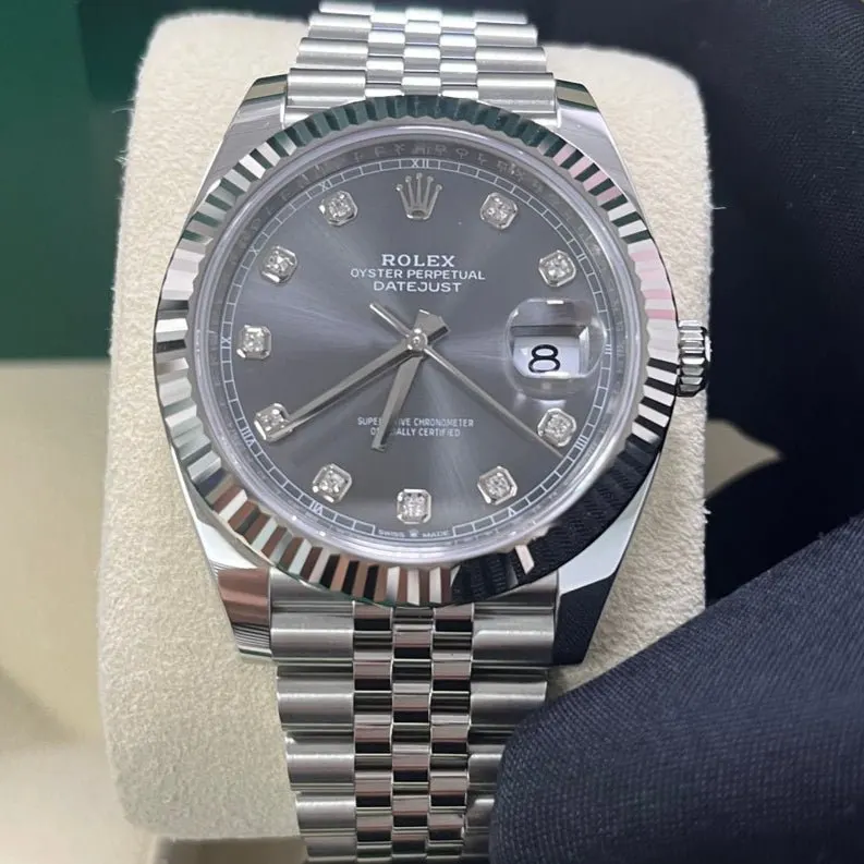 Rolex Datejust 41 Silver Never worn - Model View
