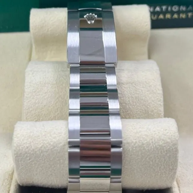 Rolex Datejust 41 Black Never worn - Box View