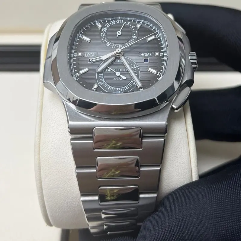 Patek Philippe Nautilus 40mm Black Never worn - Model View