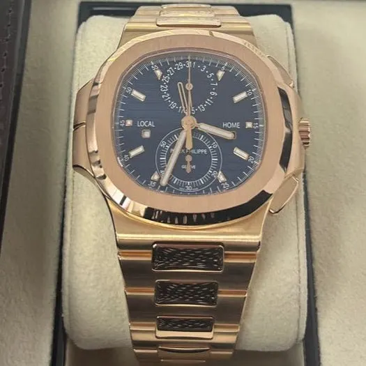 Patek Philippe Nautilus 40mm MultiColor Never worn - Model View