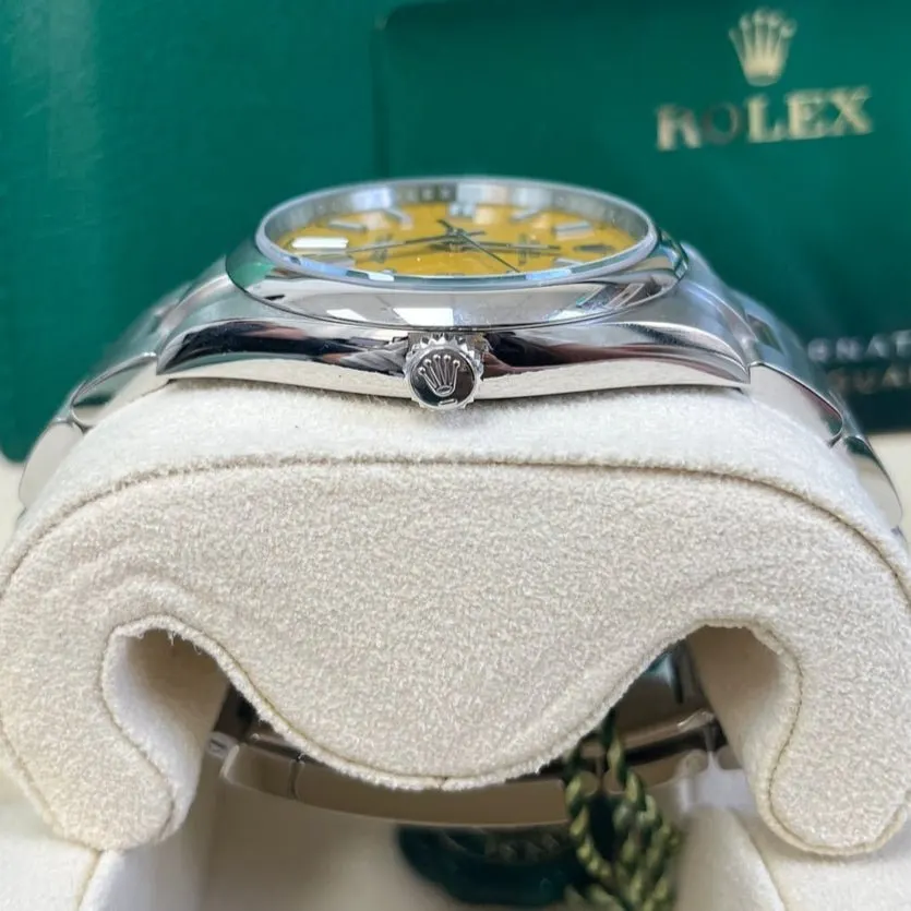 Rolex Oyster Perpetual 41mm Gold Never worn - Inside View