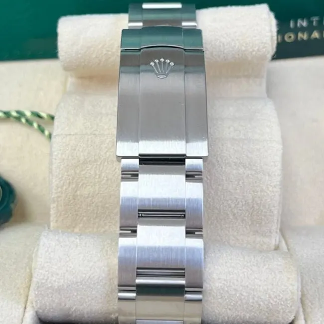 Rolex Oyster Perpetual 41mm Gold Never worn - Box View