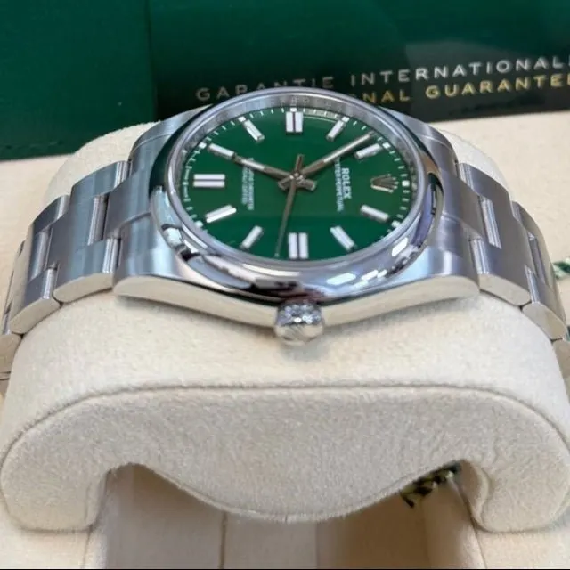 Rolex Oyster Perpetual 41mm Green Never worn - Inside View