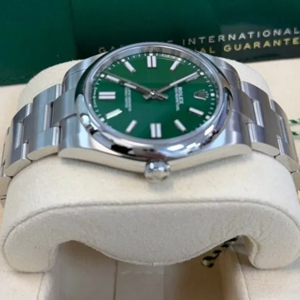Rolex Oyster Perpetual 41mm Green Never worn - Model View