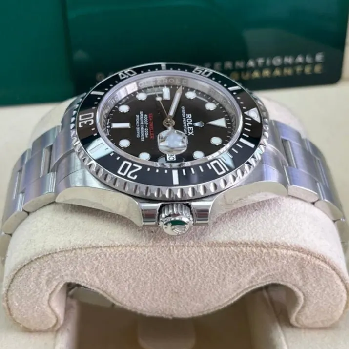 Rolex Sea-Dweller 43mm Black Never worn - Box View