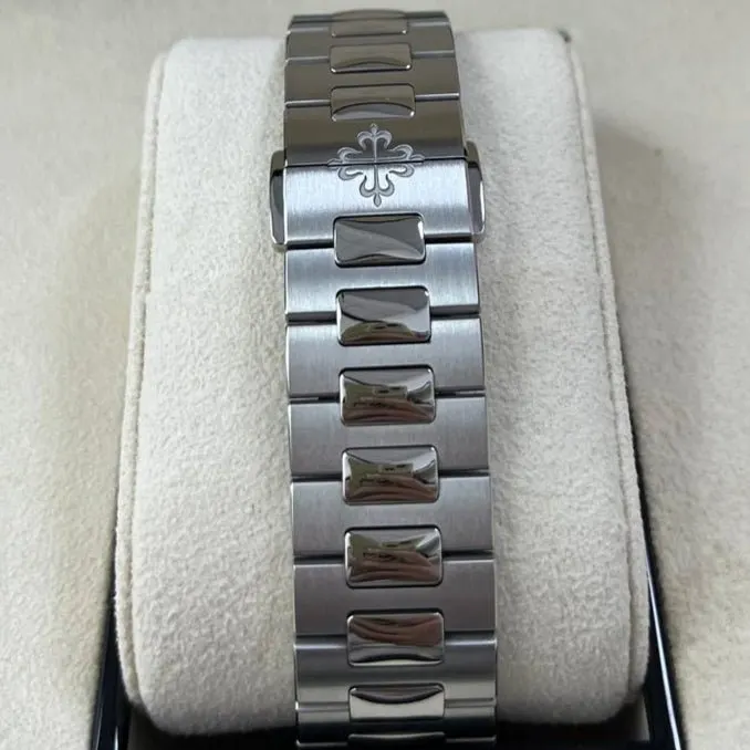 Patek Philippe Nautilus Annual Calendar 40mm Blue Never worn - Inside View