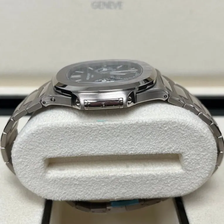Patek Philippe Nautilus Perpetual Calendar 40mm Blue Never worn - Inside View