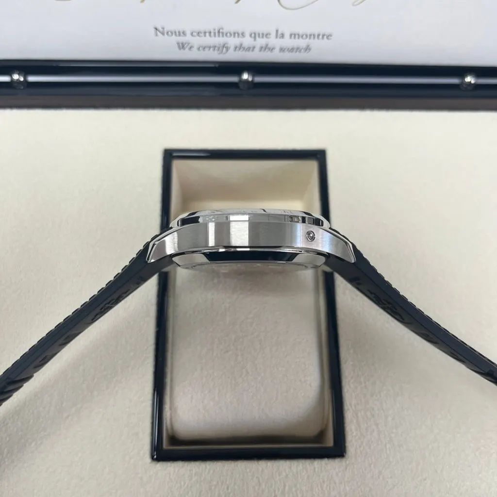 Patek Philippe Aquanaut Chronograph 42mm Black Never worn - Model View