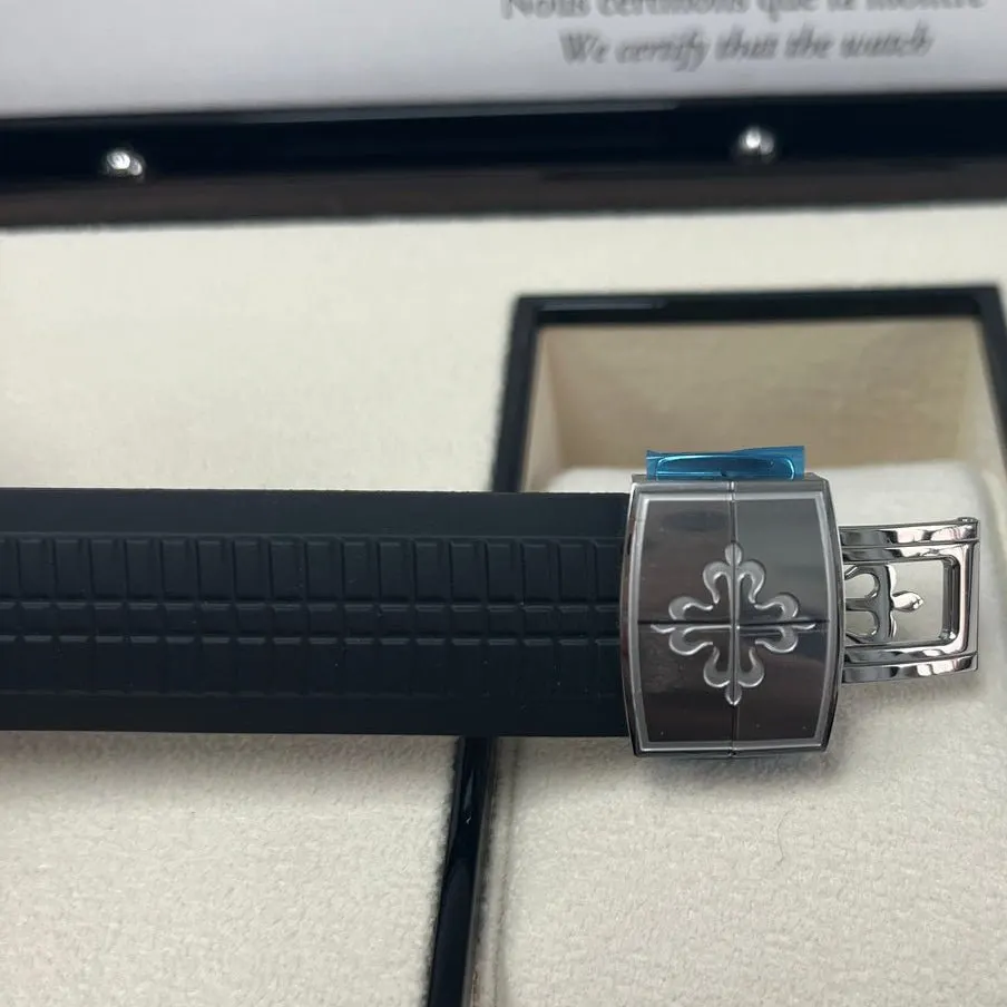 Patek Philippe Aquanaut Chronograph 42mm Black Never worn - Box View