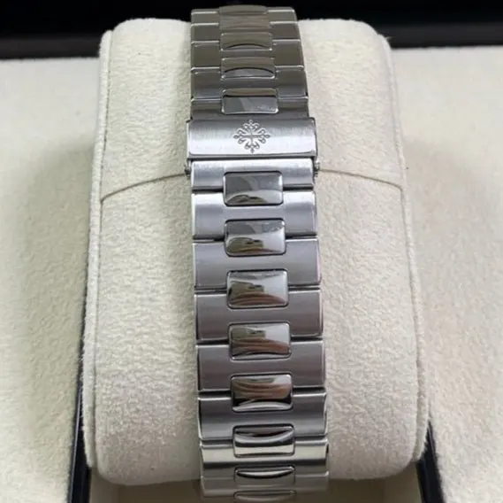 Patek Philippe Nautilus 40mm Blue Never worn - Box View