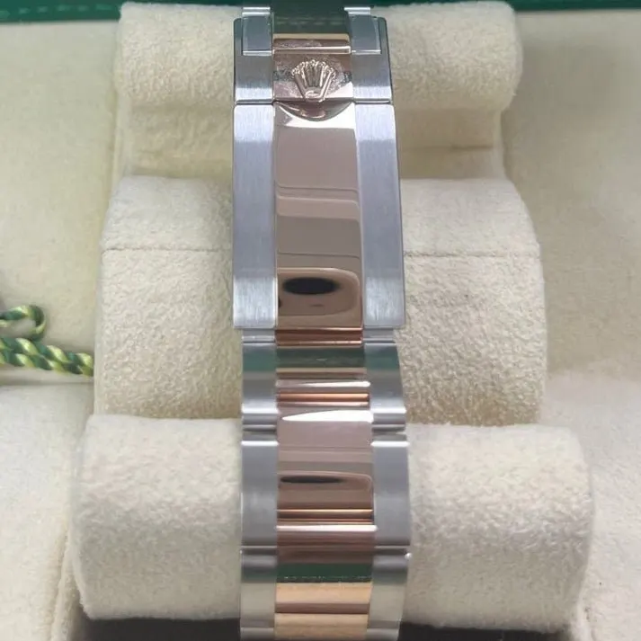 Rolex GMT-Master II 40mm Pink Never worn - Model View
