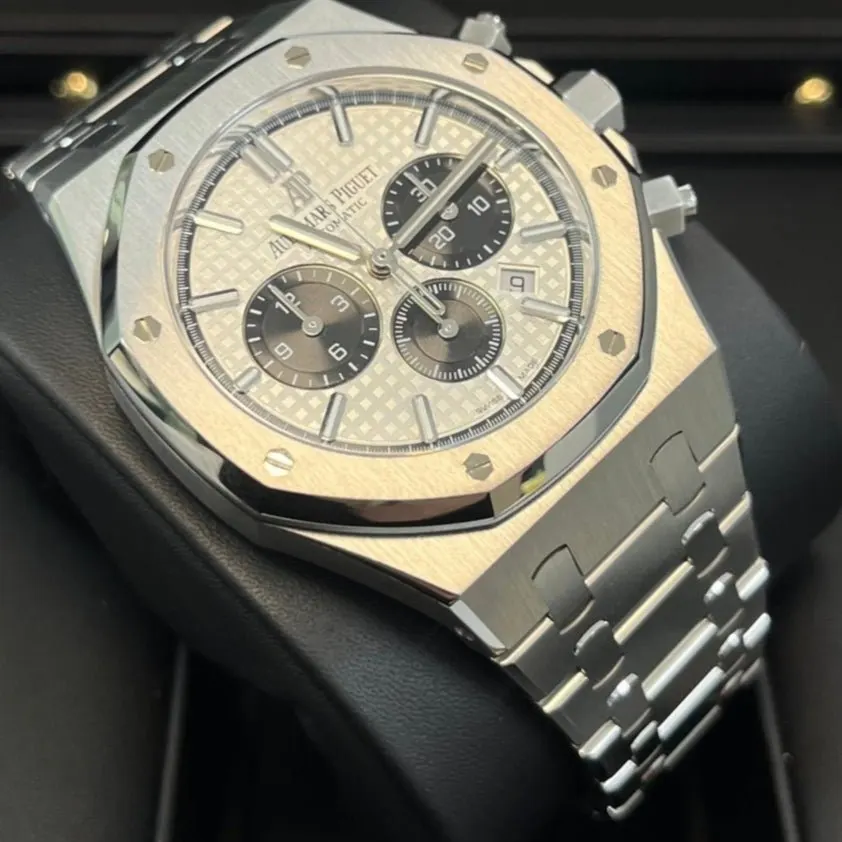 Audemars Piguet Royal Oak Selfwinding Chronograph 41mm Black Never worn - Back View