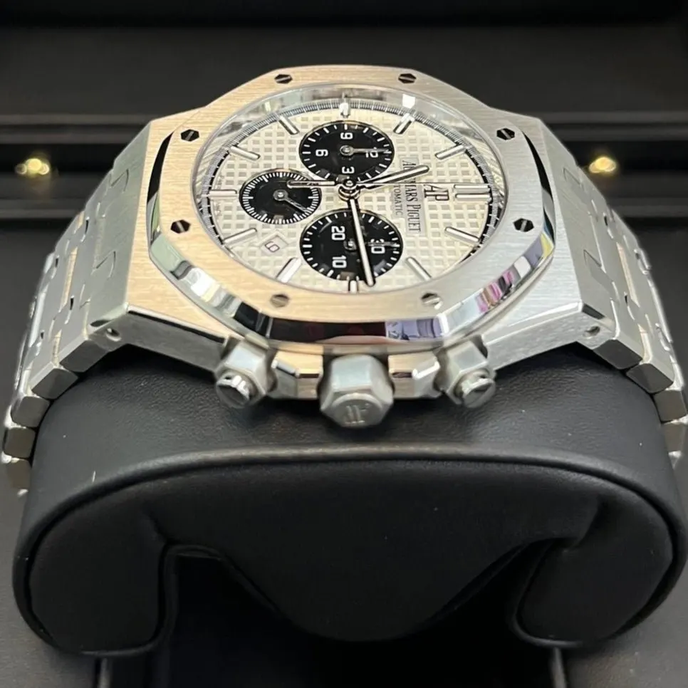 Audemars Piguet Royal Oak Selfwinding Chronograph 41mm Black Never worn - Inside View