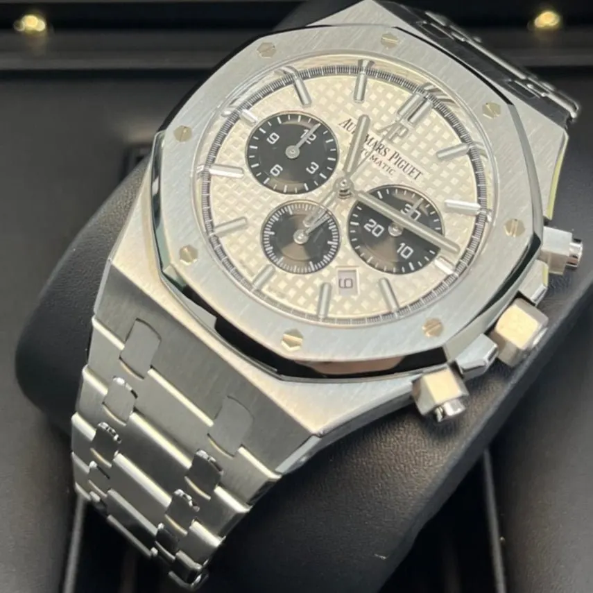 Audemars Piguet Royal Oak Selfwinding Chronograph 41mm Black Never worn - Box View