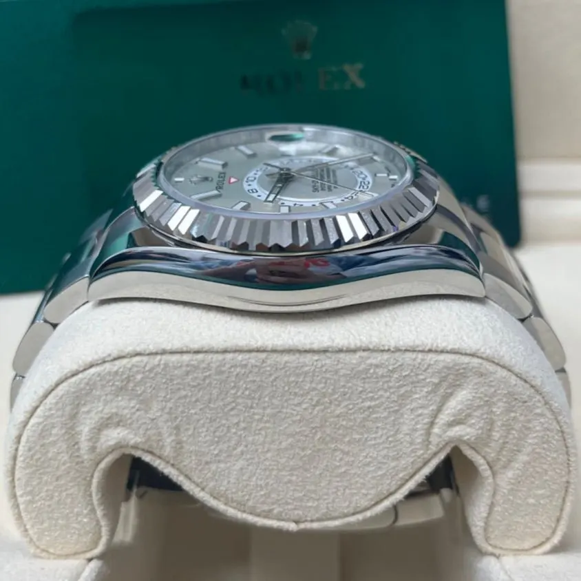 Rolex Sky-Dweller 42mm White Never worn - Model View