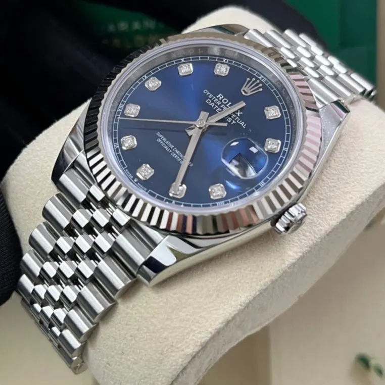 Rolex Datejust 41 Silver Never worn - Box View