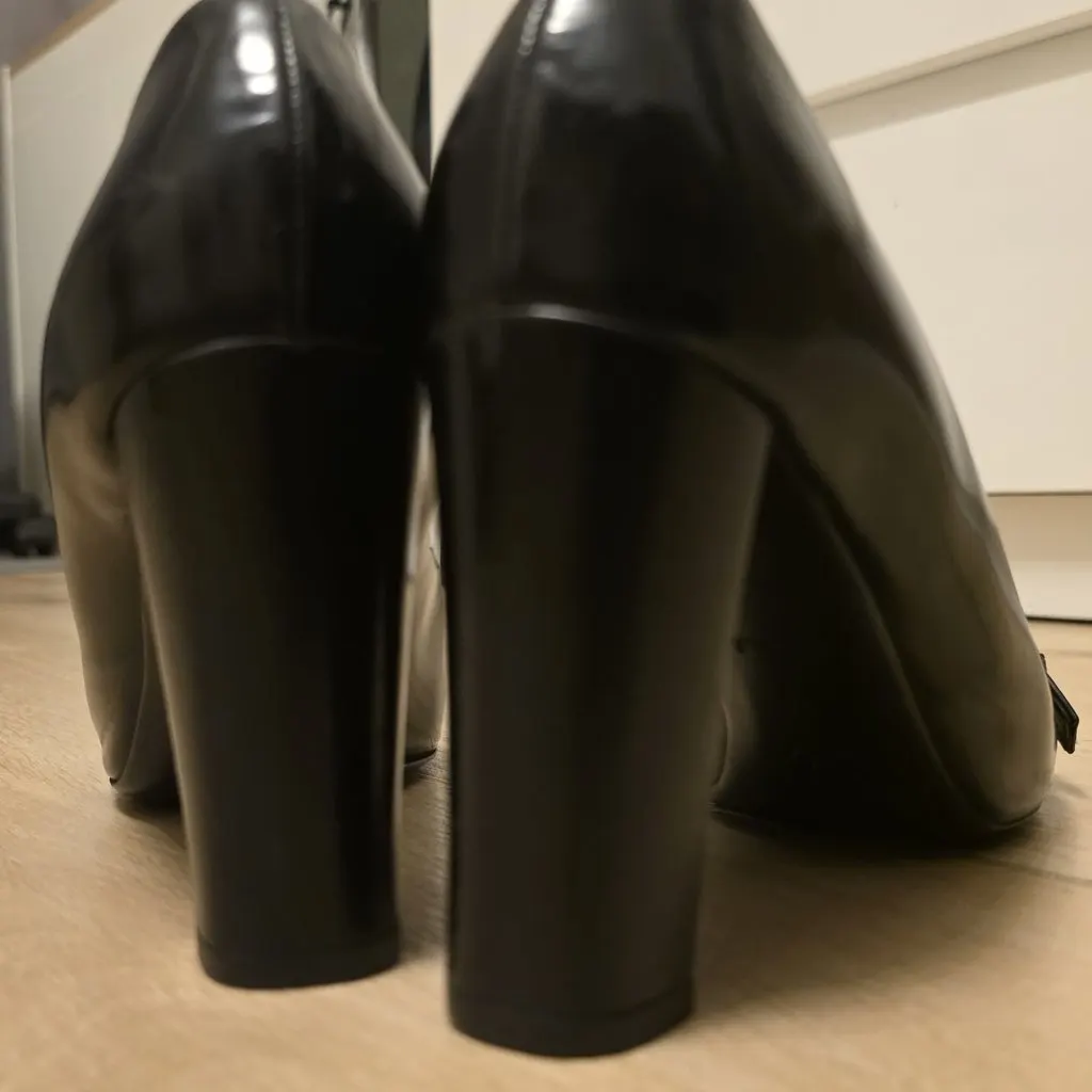 Louis Vuitton Louis Vuitton Peep-toe Heels Black Leather Good - Back View