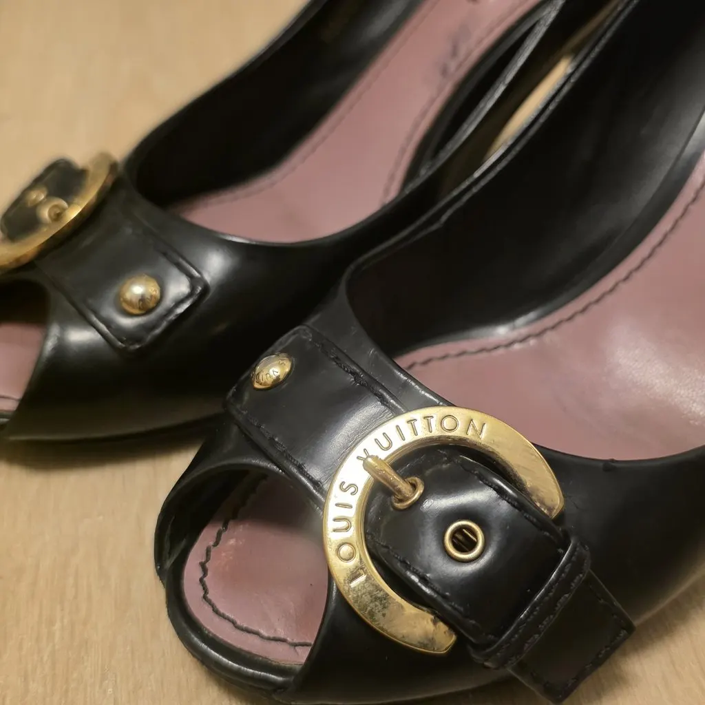 Louis Vuitton Louis Vuitton Peep-toe Heels Black Leather Good - Model View