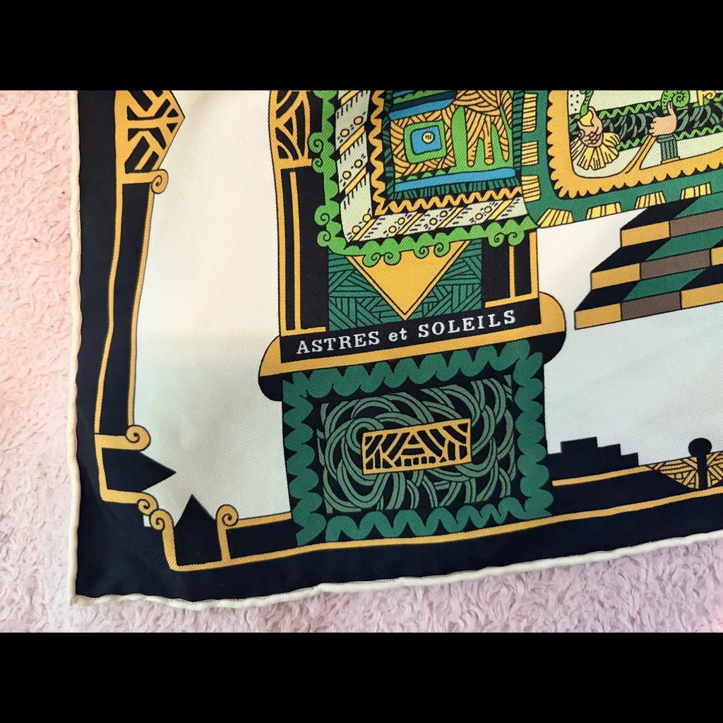 Hermès Astres et Soleils 90cm Green Silk Very good - Box View