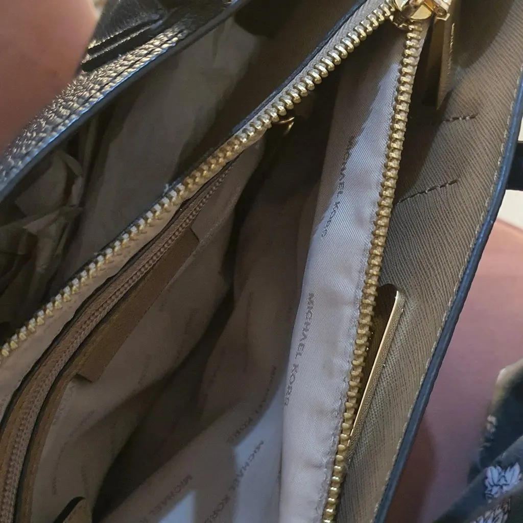 Michael Kors Black Leather Black Leather Very good - Box View