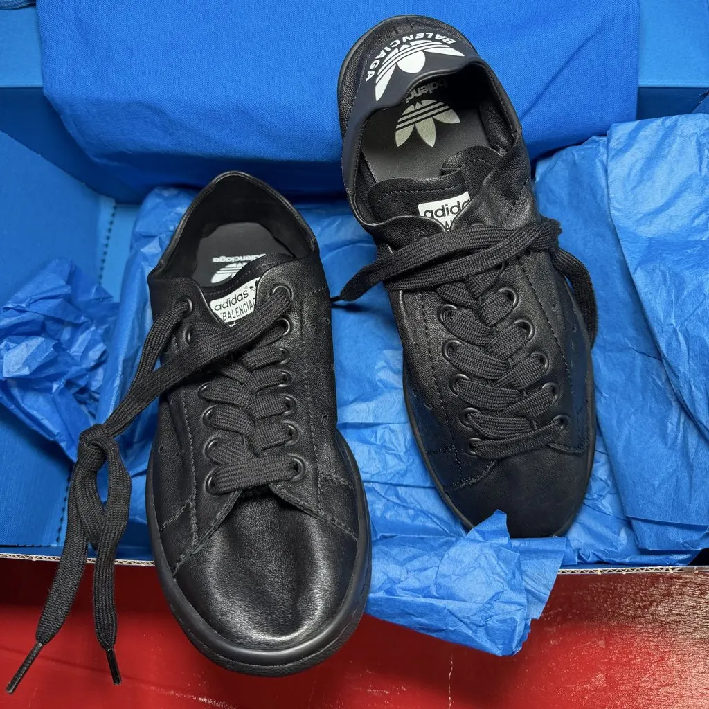 Balenciaga Balenciaga X Adidas Black Leather Never worn - Inside View
