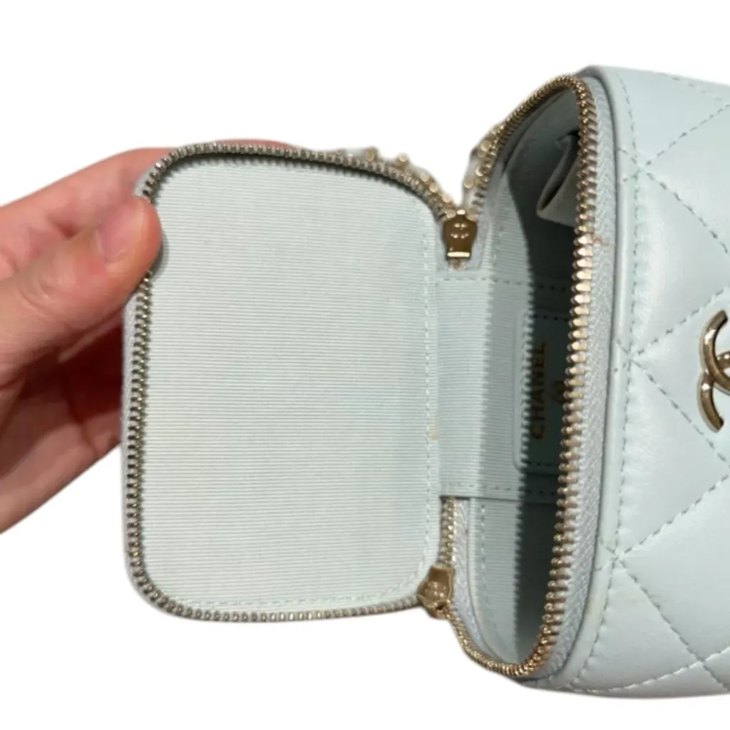 Chanel Vanity Blue Leather Very good - Box View