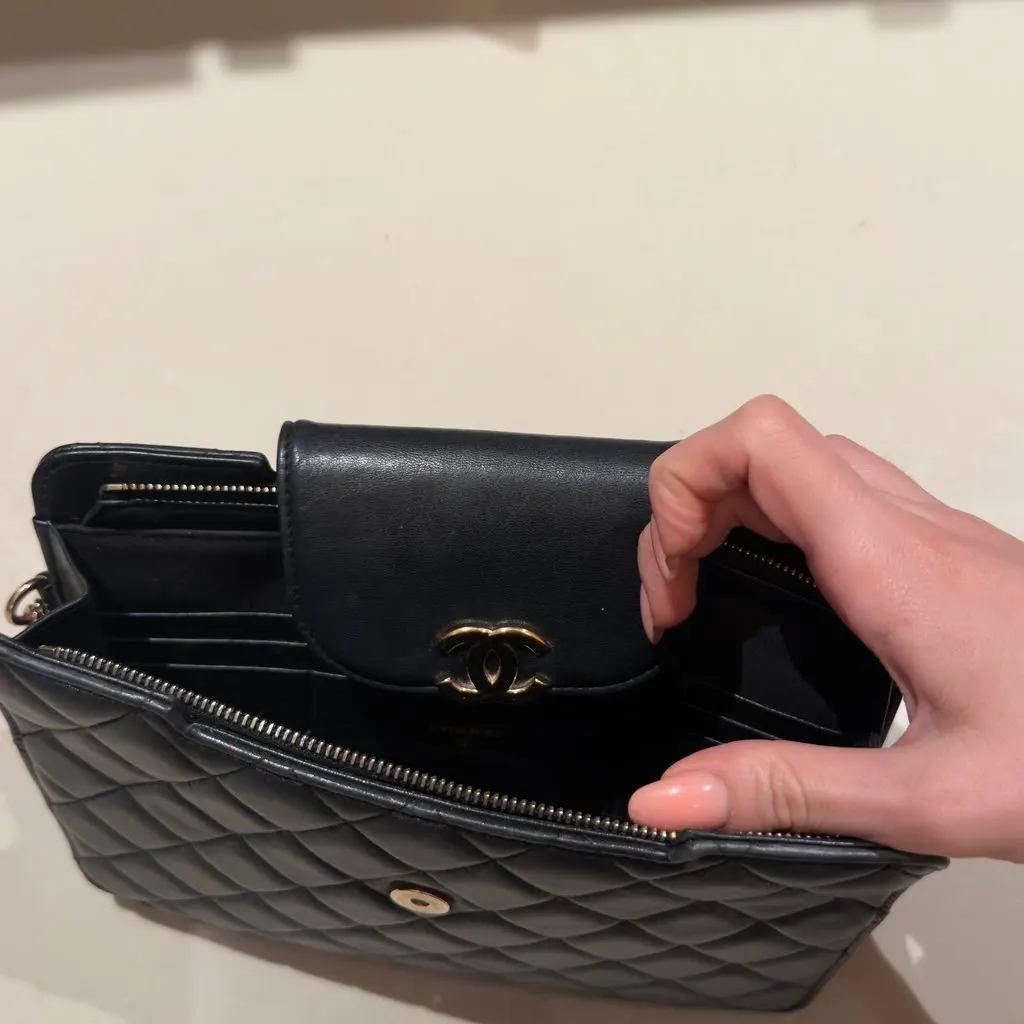 Chanel Chanel pouch Black Very good - Model View