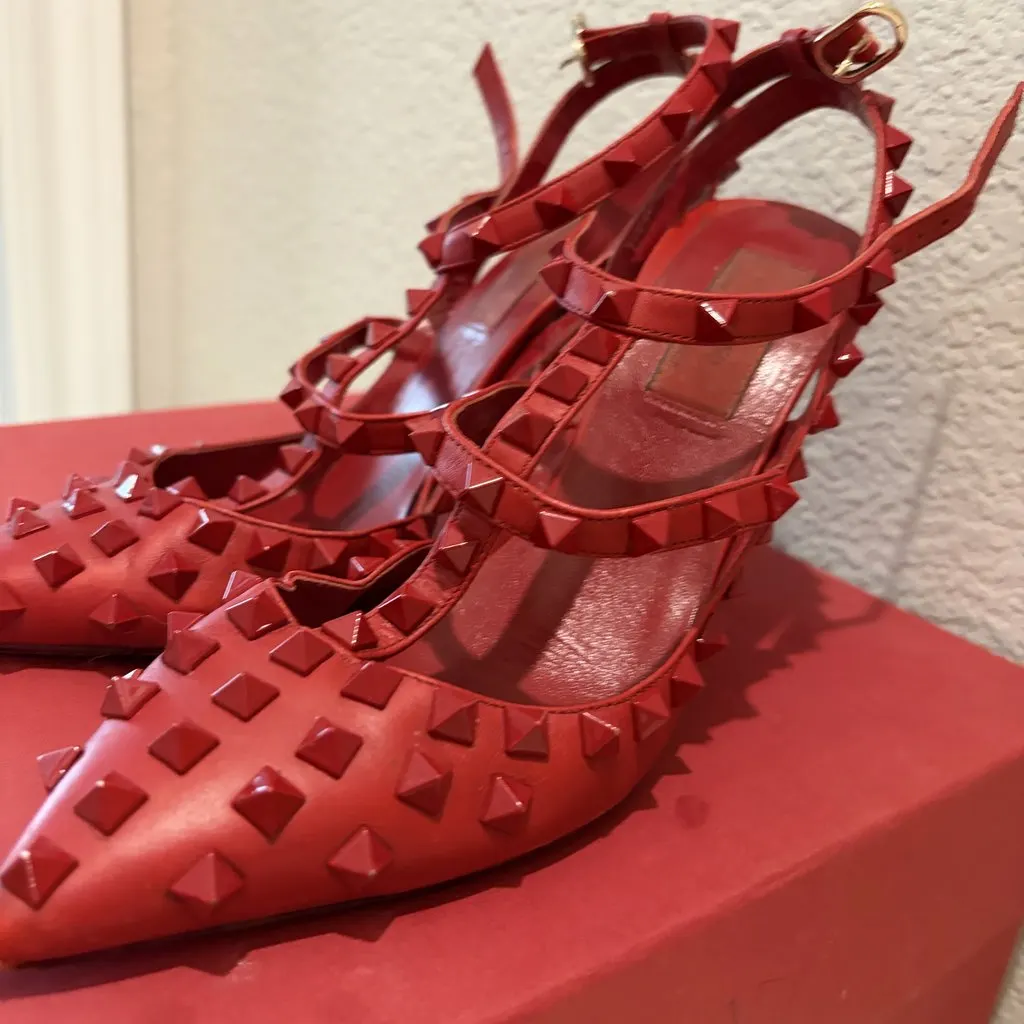 RED VALENTINO GARAVANI Valentino Garavani Rockstud Ankle Strap Pumps in Red Leather Red Leather Very good - Inside View