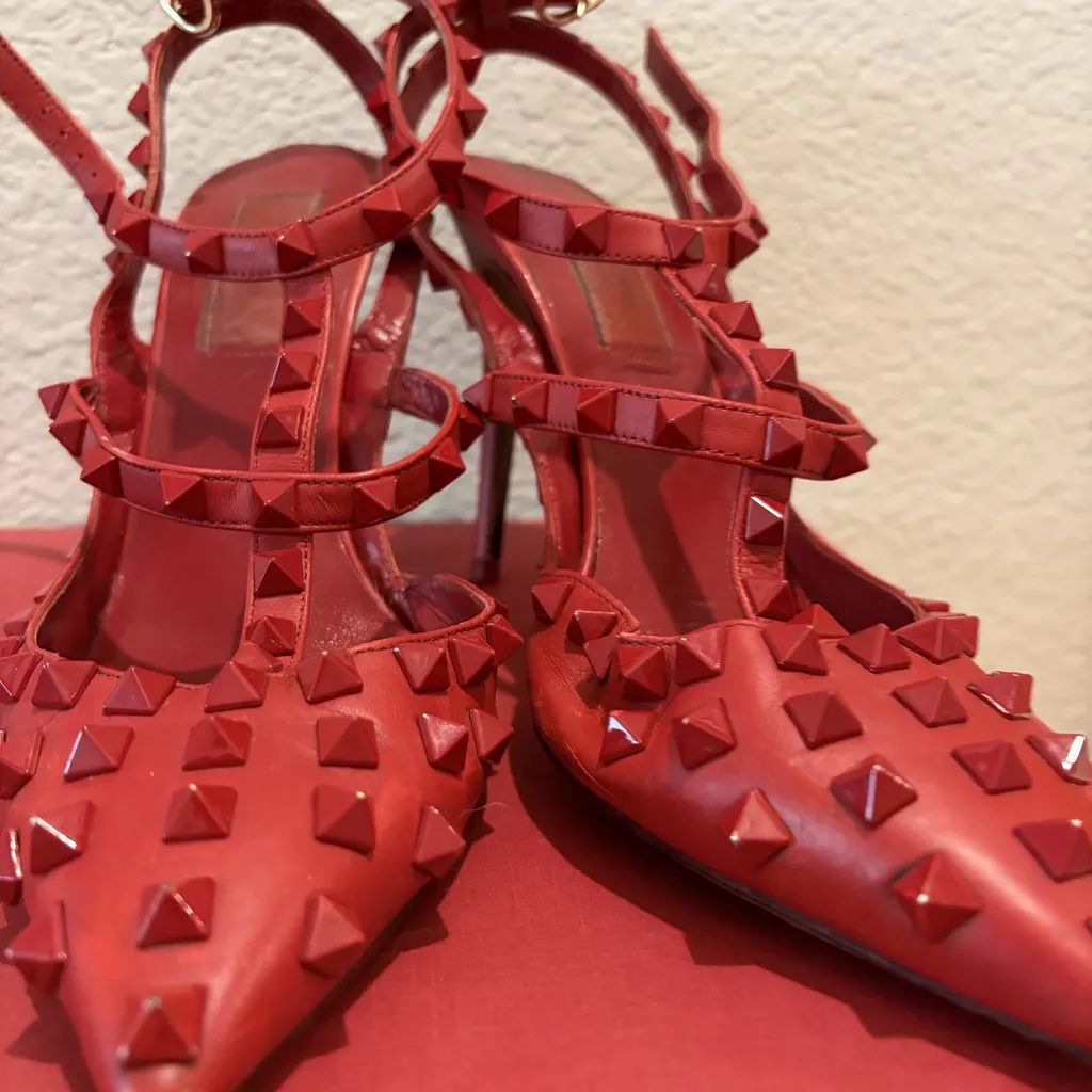 RED VALENTINO GARAVANI Valentino Garavani Rockstud Ankle Strap Pumps in Red Leather Red Leather Very good - Model View