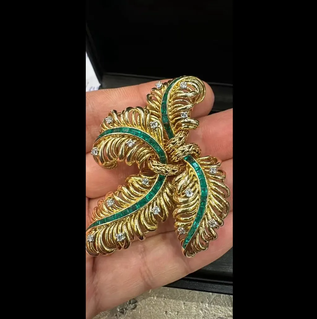 Chaumet Emerald brooch Gold Gold Very good - Back View