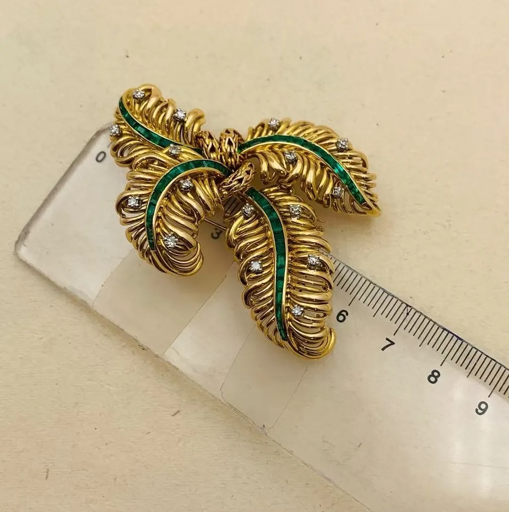 Chaumet Emerald brooch Gold Gold Very good - Model View