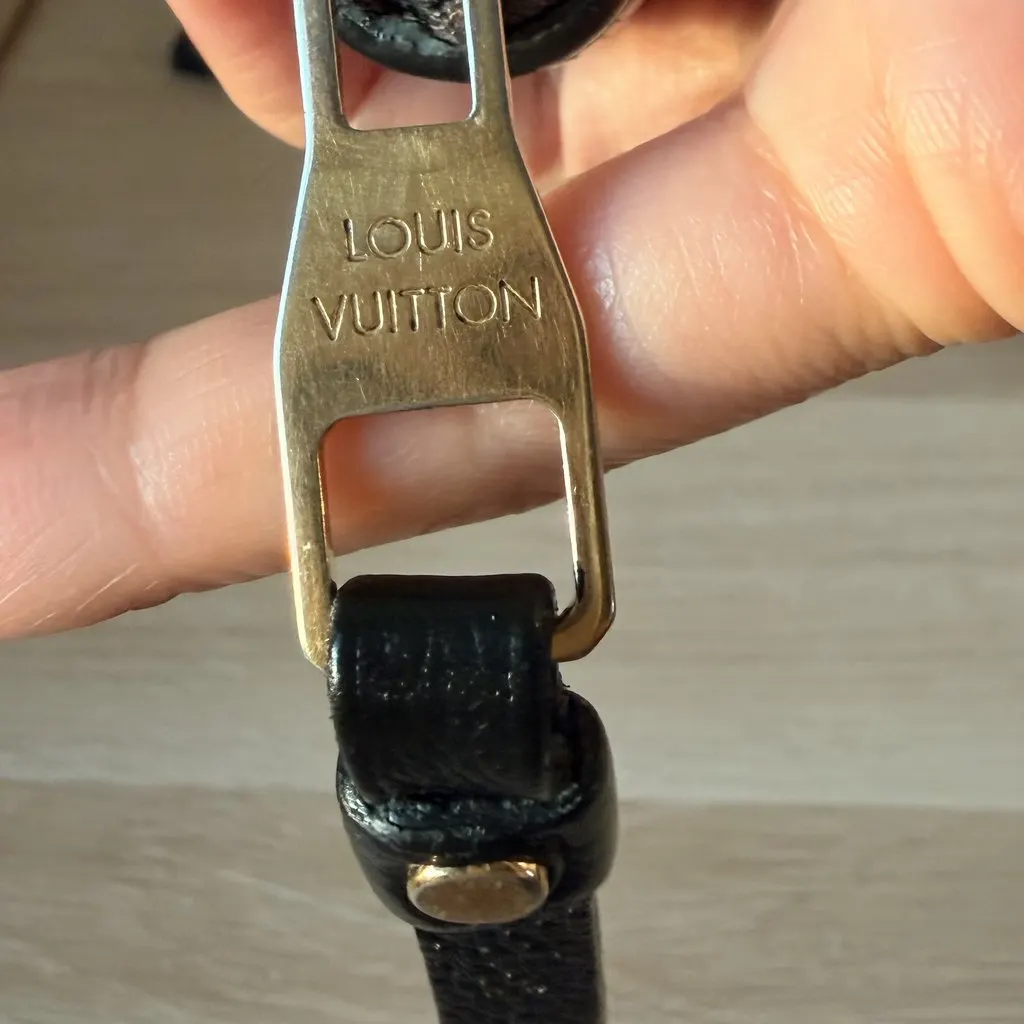 Louis Vuitton Monogram Empreinte Zippy Wallet Black Good - Inside View