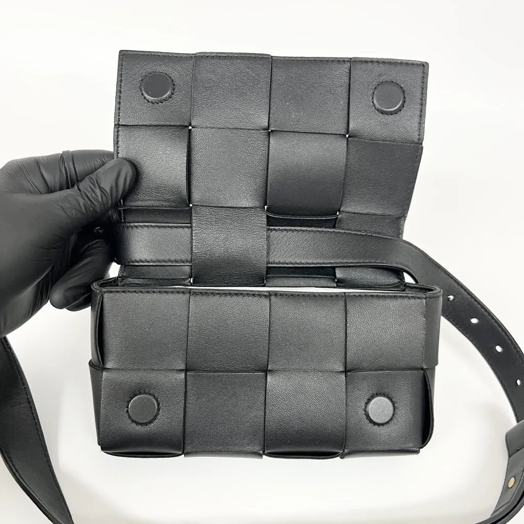 Bottega Veneta Cassette Belt Bag Black Black Good - Model View