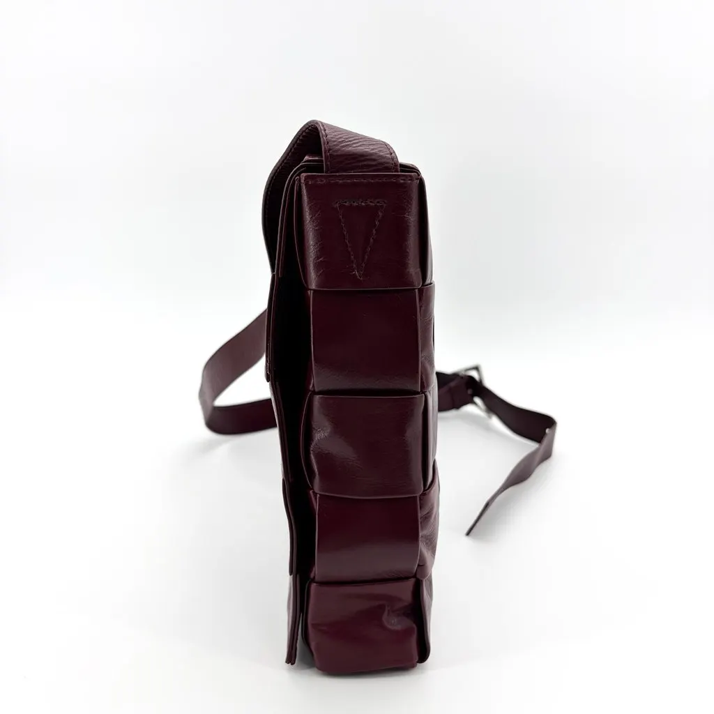 Bottega Veneta Cassette Bag Burgundy Burgundy Leather Good - Inside View