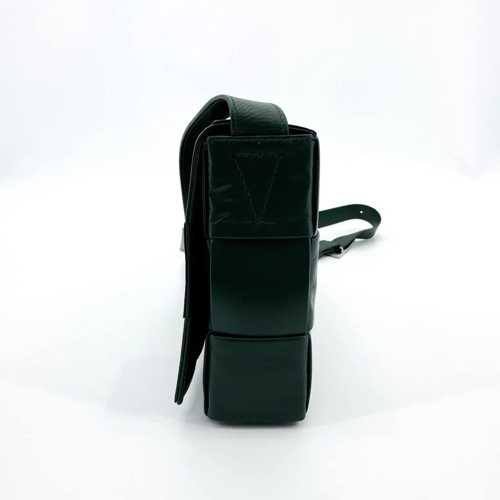 Bottega Veneta Cassette Bag Dark Green Green Leather Very good - Model View
