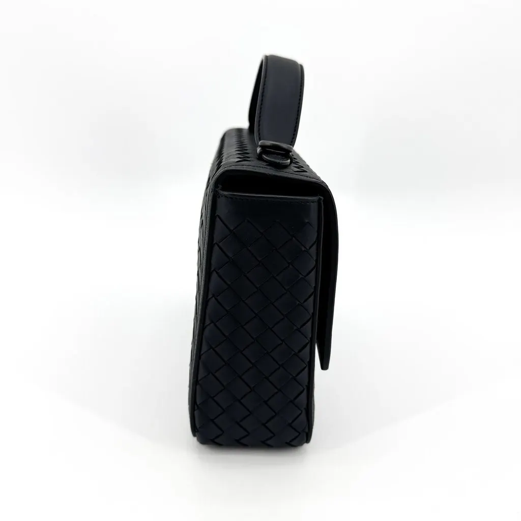 Bottega Veneta Intrecciato Top Handle Flap Bag Black Black Leather Very good - Model View