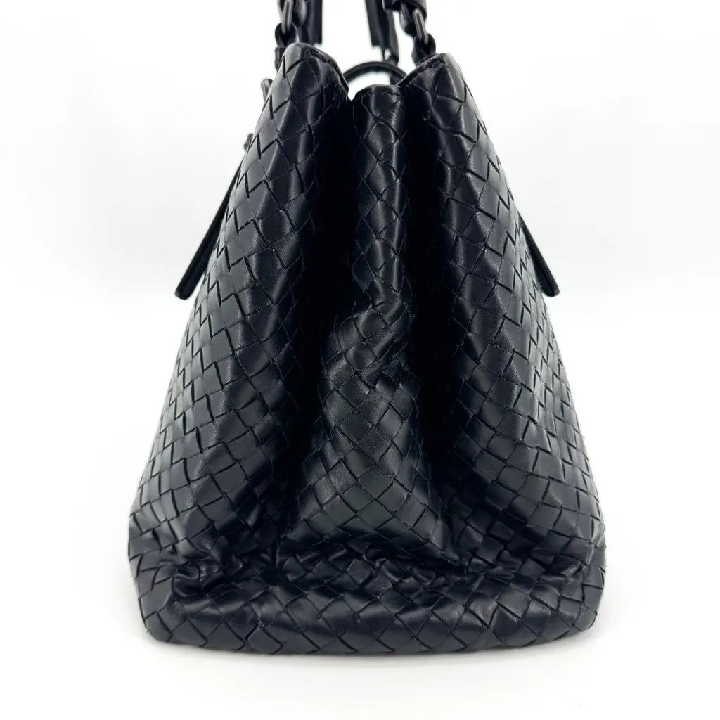 Bottega Veneta Small Intrecciato Roma Bag Black Black Leather Good - Model View