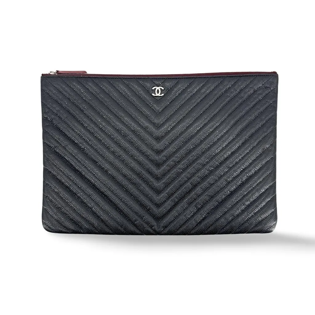 Chanel Classic Chevron Caviar O-Case Clutch Medium Silver Hardware Black Black Leather Very good - Front View