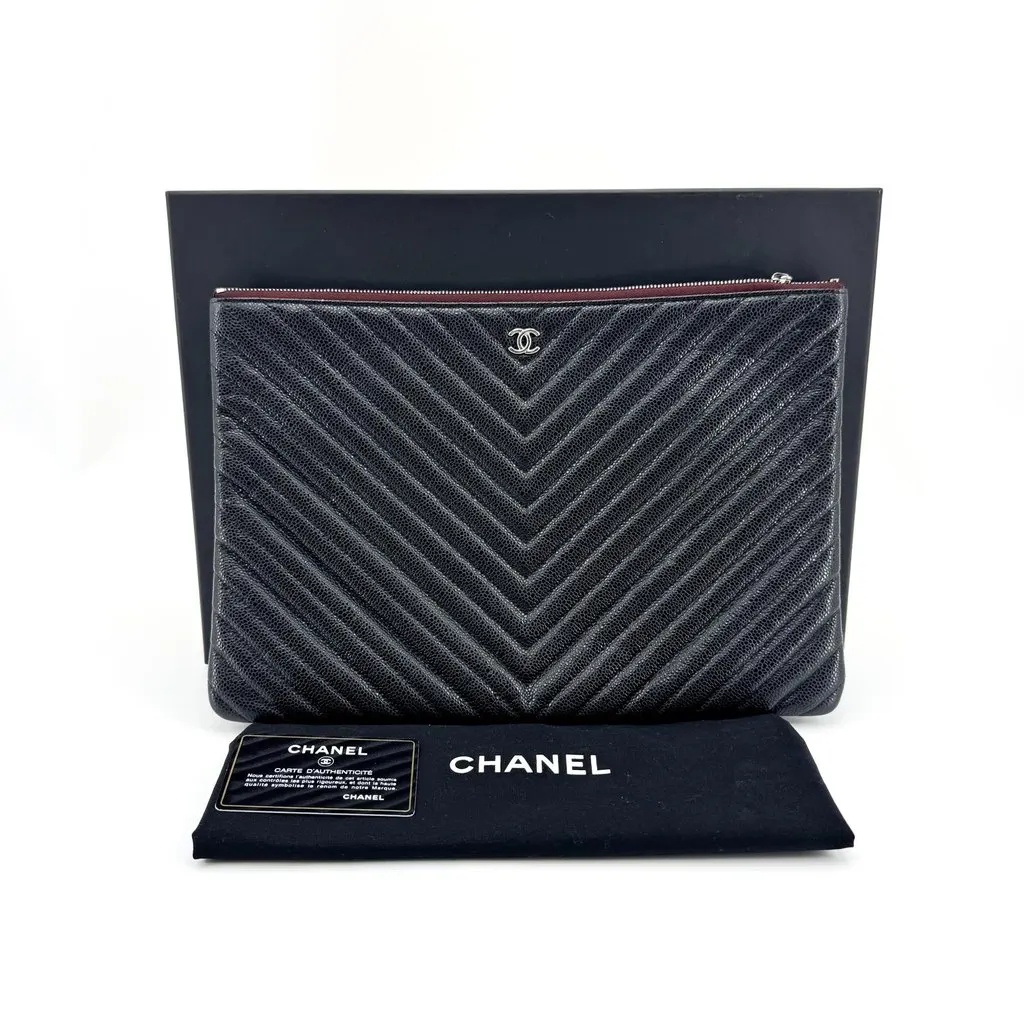 Chanel Classic Chevron Caviar O-Case Clutch Medium Silver Hardware Black Black Leather Very good - Back View