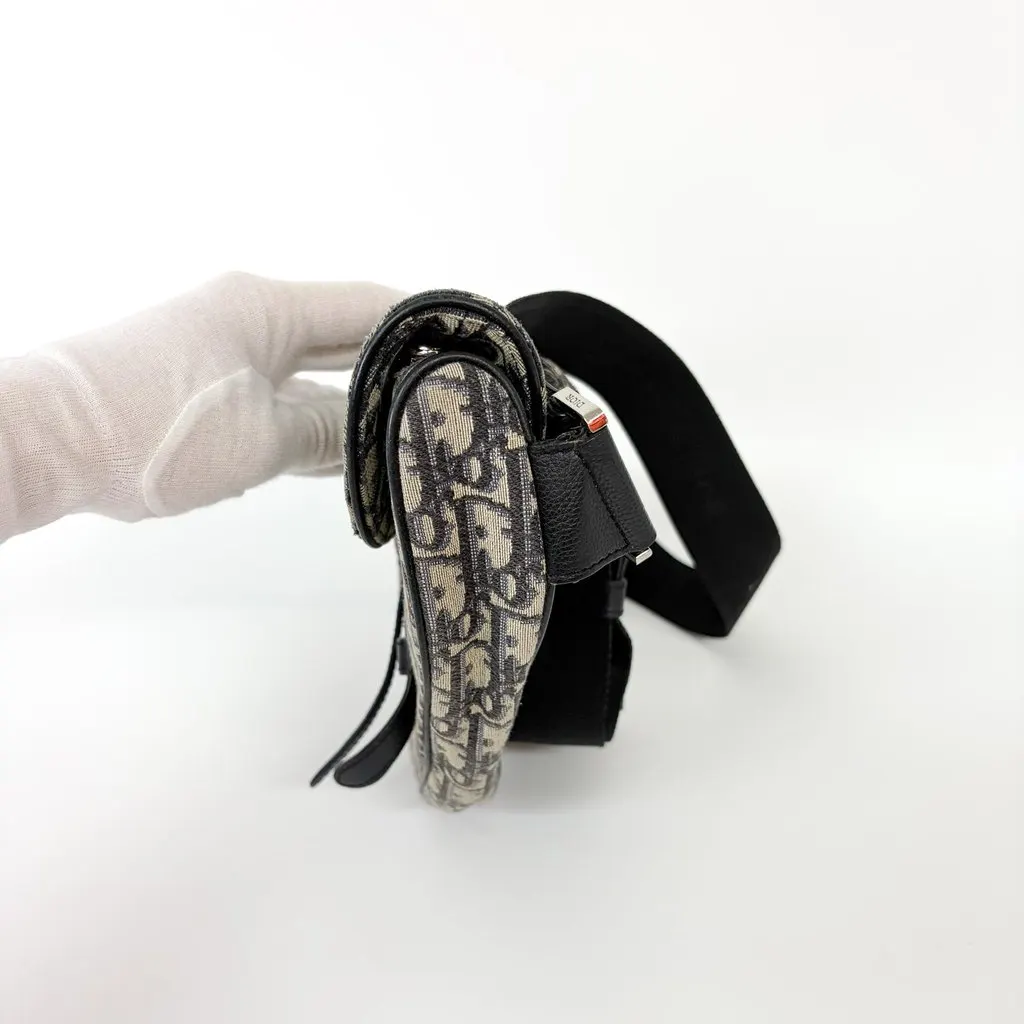 Dior Men's Oblique Saddle Bag Beige Black Beige Jacquard Good - Model View