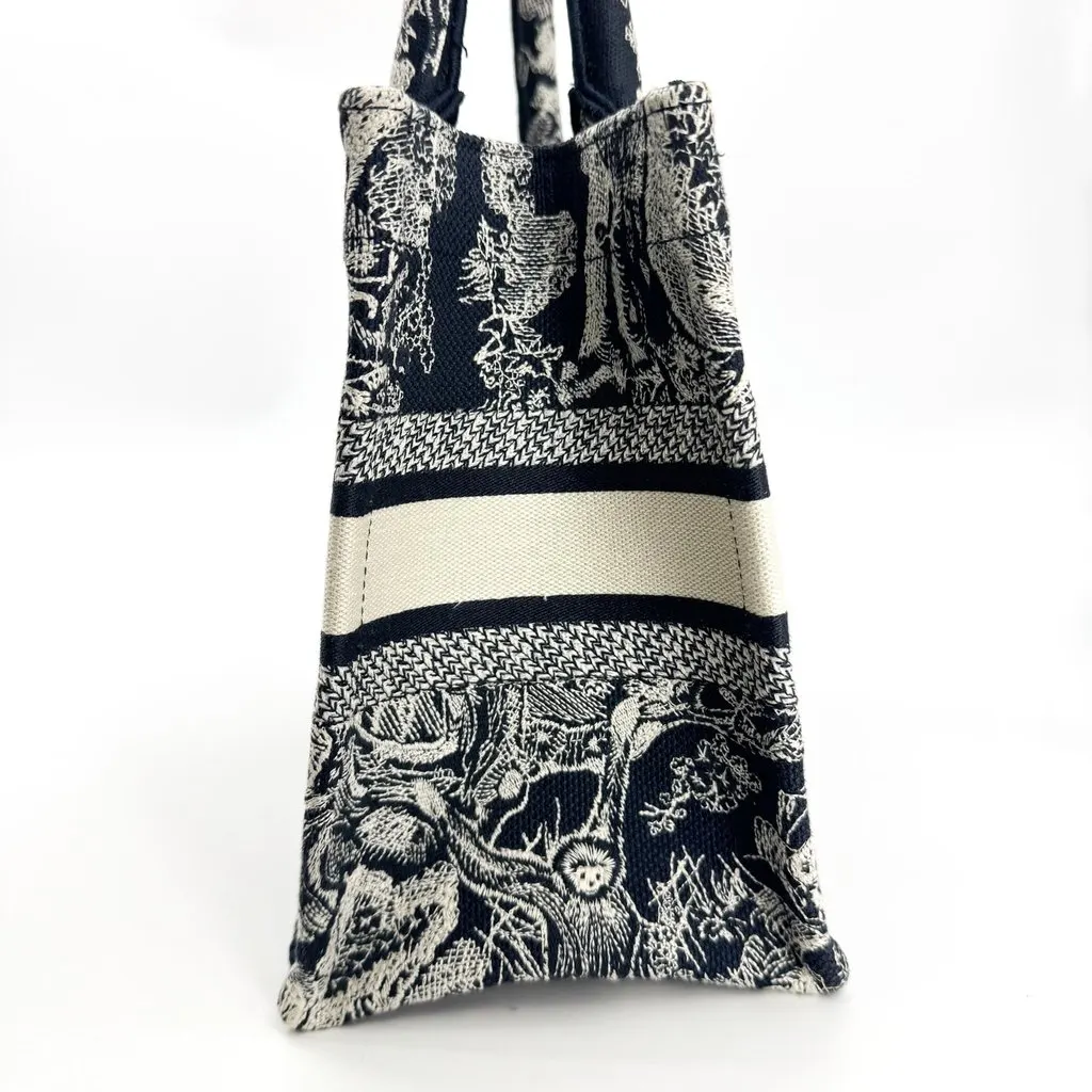 Dior Small Book Tote Navy Toile de Jouy Embroidery Navy Canvas Very good - Model View
